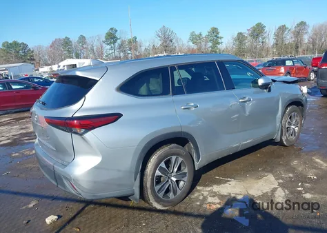 2021 Toyota Highlander Xle z USA, uszkodzony, nr VIN 5TDGZRBH6MS544078